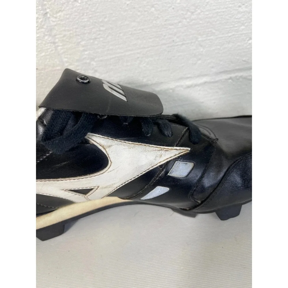 Mizuno football soccer